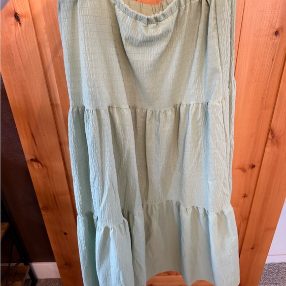 Elegant Green Tiered Skirt - Picture 3 of 3